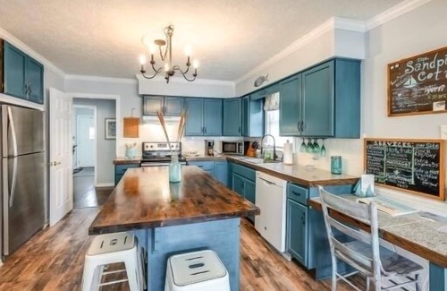 Craig Beach Cottage | THE SANDPIPER COTTAGE at Lake Milton State Park "3 DOORS FROM THE SHORE"HOT TUB