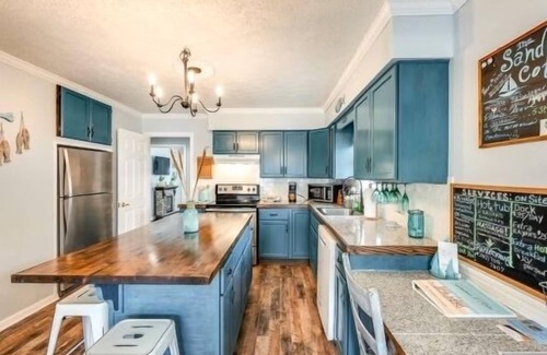 Craig Beach Cottage | THE SANDPIPER COTTAGE at Lake Milton State Park "3 DOORS FROM THE SHORE"HOT TUB