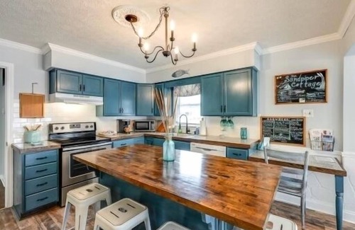Craig Beach Cottage | THE SANDPIPER COTTAGE at Lake Milton State Park "3 DOORS FROM THE SHORE"HOT TUB