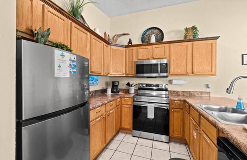 Crescent Beach House | The Sandpiper King Bed 5 Min Walk to Beach!
