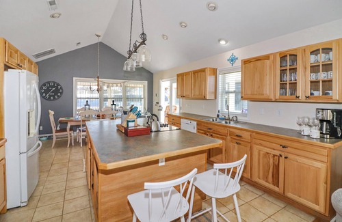 Chincoteague House | The Sea Horse - Pet friendly; Fenced yard!