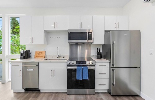 Capitol Hill Apartment | The Seattle Kraken Sweet Suite