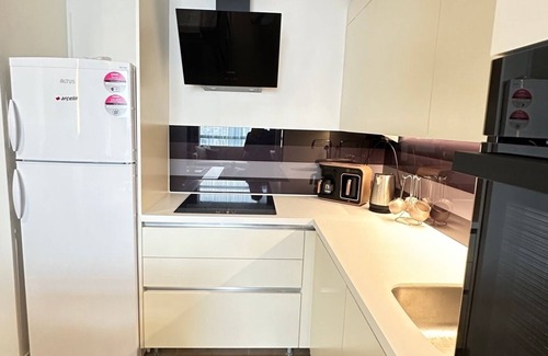 Bahcelievler Apartment | The Secluded Spot in Bağlar w/Free Wi-fi & Parking