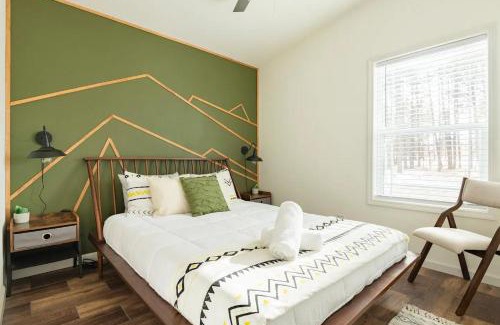 Woodland Park Apartment | The Secret Mountain Retreat w/Views + Yard + BBQ