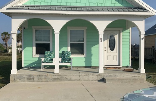 Mexico Beach Cottage | The Shipwreck Cottage is your beach vacation spot!