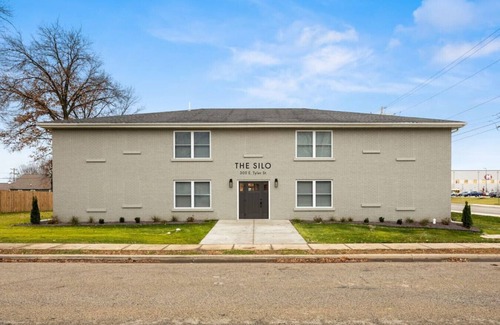 Morton Apartment | The Silo 8 - Modern 2BD in a Quiet Neighborhood