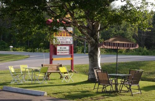 Central Huron Hotel | The Silver Birch Motel