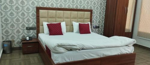 Jind Hotel | The Singhasan nd Saffron hotel