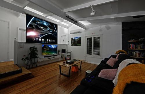 Katoomba House | The Smart Retreat-Voice control smart house spa bath cinema