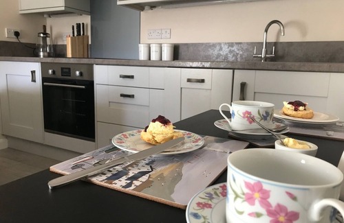 Eastleigh Cottage | The Snug - lovely one bedroomed cottage
