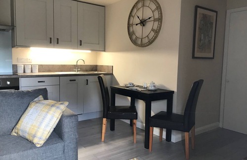 Eastleigh Cottage | The Snug - lovely one bedroomed cottage