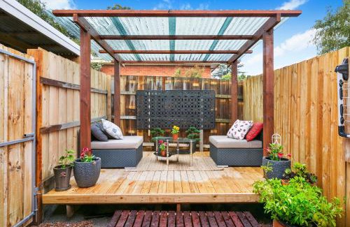 Korumburra Apartment | The Snug Premium 1BR Self Contained Apartment FREE Netflix