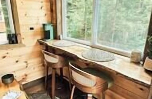 Malone Cabin | The Songbird - A Couple's Dream