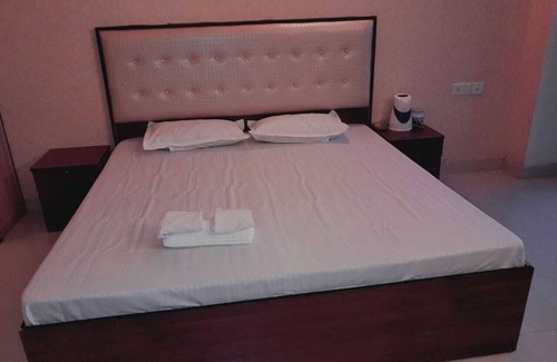 Vrindavan Apartment | The spacenHare Krishna Orchid, Vrindavan Studio Apartment for Family and Friend