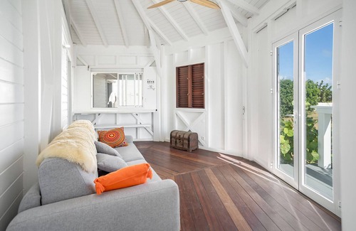 Oyster Pond House | The spot