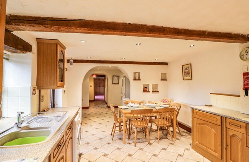 Onibury Cottage | THE STABLE, pet friendly, character holiday cottage in Craven Arms