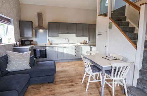 Scarborough Cottage | THE STABLES, pet friendly, with hot tub in Seamer, North Yorkshire