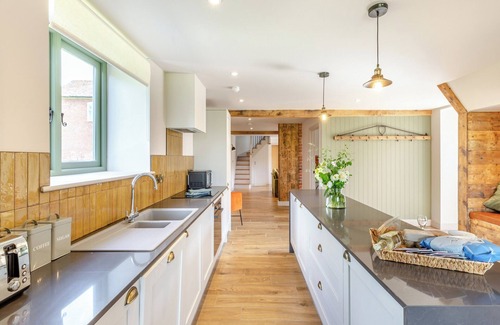 Shrewsbury Cottage | The Stables - UK44139