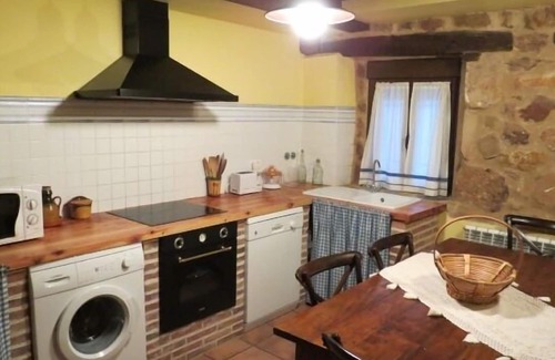 Hontoria del Pinar Cottage | The Stone House of the Village for 10 people