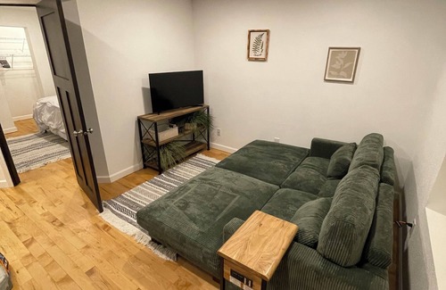 Marshfield Apartment | The Suite on Maple, walking distance from downtown.