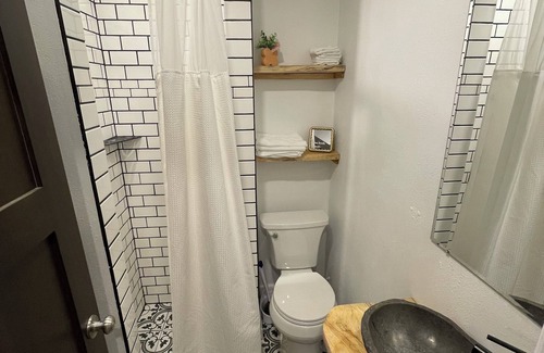 Marshfield Apartment | The Suite on Maple, walking distance from downtown.