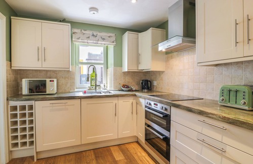 Thornhill Cottage | THE SUITE, pet friendly, with a garden in Thornhill