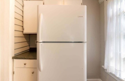 Columbus Apartment | The Sunny Southern Manse Front Unit Walk Downtown