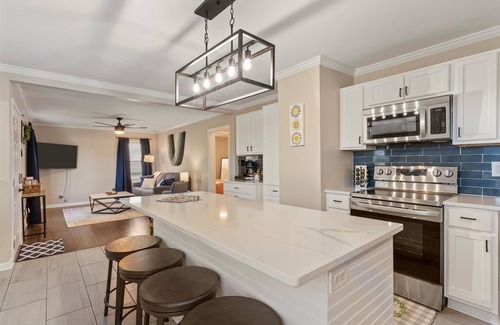 South Kansas City House | The Sunnyside- Waldo Ranch + Fenced Yard + Parking