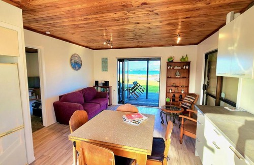 One Tree Point House | The Sunrise Bach - One Tree Point Holiday Home