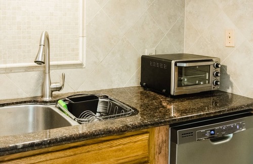 Hill County House | THE SUNRISE ROOM - Mountain Lakeview Lodge ~ Enjoy your stay!