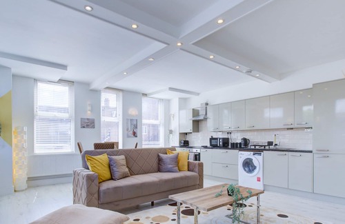Sutton Central Apartment | The Sunshine, 1 Bed Apartment, High St, Sutton