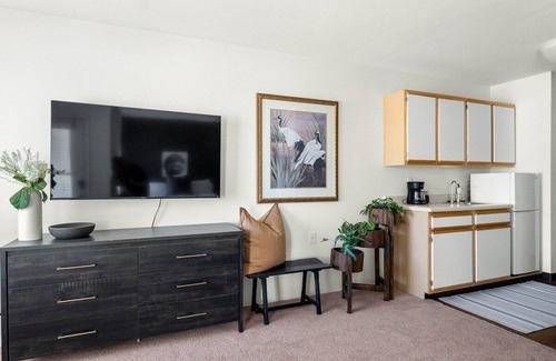 Paradise Apartment | The Sutter | Private Studio in Paradise