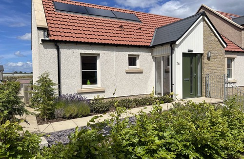 Kingsbarns Cottage | The Swallows, Kingsbarns - a cottage that sleeps 5 guests in 3 bedrooms