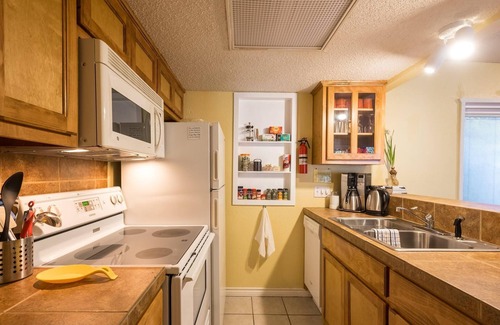 Barton Hills Condo | The Sweet: King bed, Patio; .33 mi to Zilker Park/Barton Springs, @2 mi to DT!
