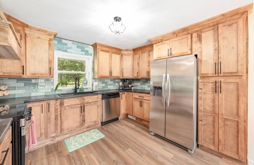 Jackson House | The Sweet Pea 3BD 2BA Cozy, Stylish Stay Just Minutes from I-40 & Everything