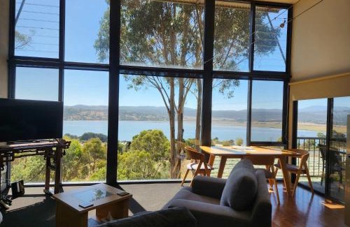 Grindelwald Apartment | The Tamar Ridge Lookout at Tamar Ridge Apartments