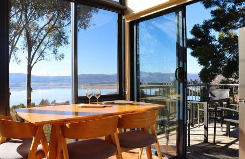 Grindelwald Apartment | The Tamar Ridge Lookout at Tamar Ridge Apartments