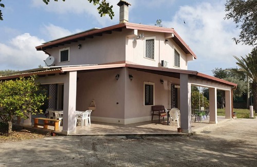 Solarino Villa | The three Floriana flowers