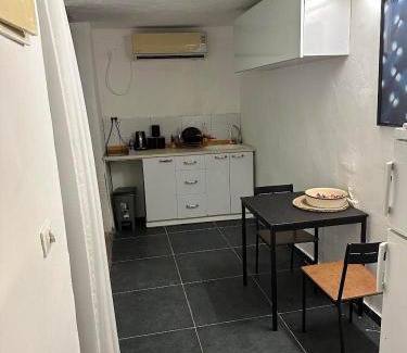 Neve Tzedek Apartment | The Tiny Oasis Of Neve Tzedek