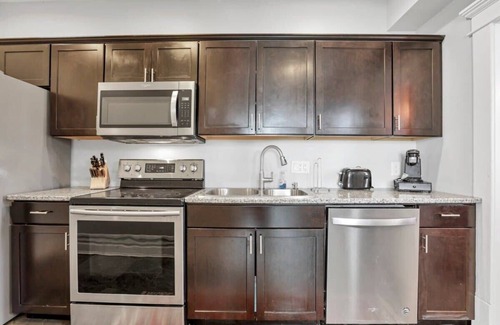 Livingston Park House | The Top Of Columbus - 4 BR 2.5 BA