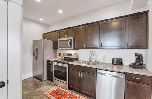 Livingston Park House | The Top Of Columbus - 4 BR 2.5 BA