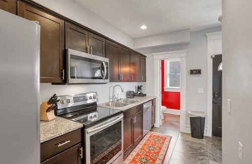 Livingston Park House | The Top Of Columbus - 4 BR 2.5 BA