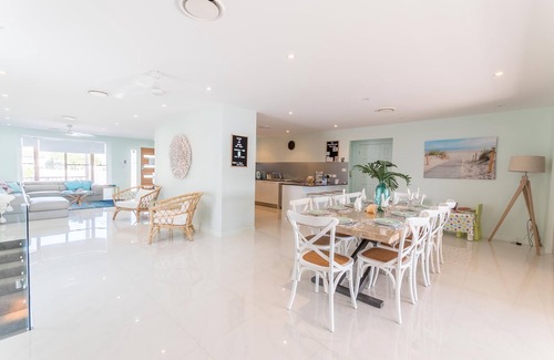 Central Coast House | The Toukley Boathouse Direct Waterfront with Boat Ramp and Jetty . nn
