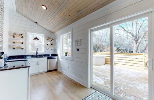 Canal Fulton House | The Towpath Retreat: A Cozy Farmhouse Stay