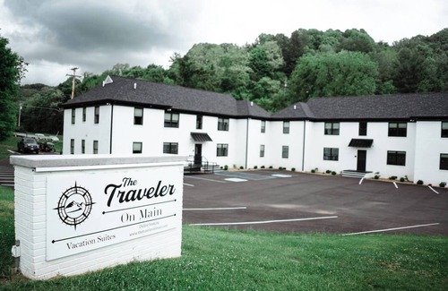 Tazewell Apartment | The Traveler On Main Suite #10