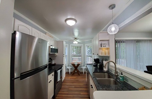 Richmond House | THE TREEHOUSE AT SHORT PUMP! Adults Welcome! Luxury! Outdoor Fun! Fios Wifi/TV!