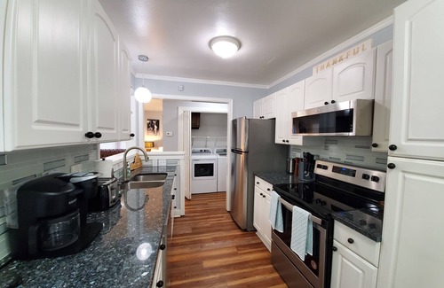 Richmond House | THE TREEHOUSE AT SHORT PUMP! Adults Welcome! Luxury! Outdoor Fun! Fios Wifi/TV!