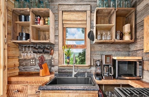 Cataloochee Ranch Cabin | The Treehouse at Cataloochee - Luxury, Mountain Experience at 4,900ft! HOT TUB!