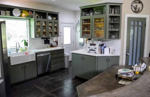 Jeddo Cabin | The Treehouse & The Ranch House at Davis Ranch Retreat