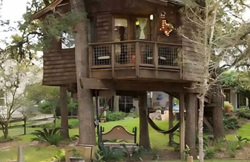 Jeddo Cabin | The Treehouse & The Ranch House at Davis Ranch Retreat